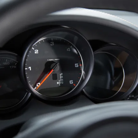 auto e_0000_dashboard-luxury-car-lights